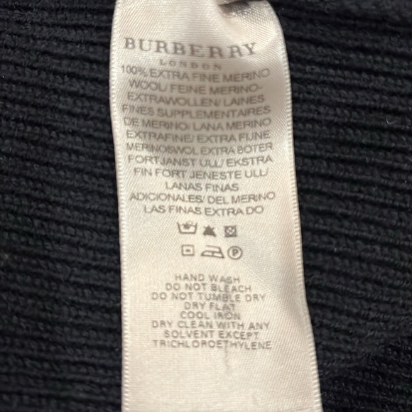 💕🎉 HOST PICzk🎉💕 VGUC vintage Burberry merino wool sweater - Picture 8 of 9